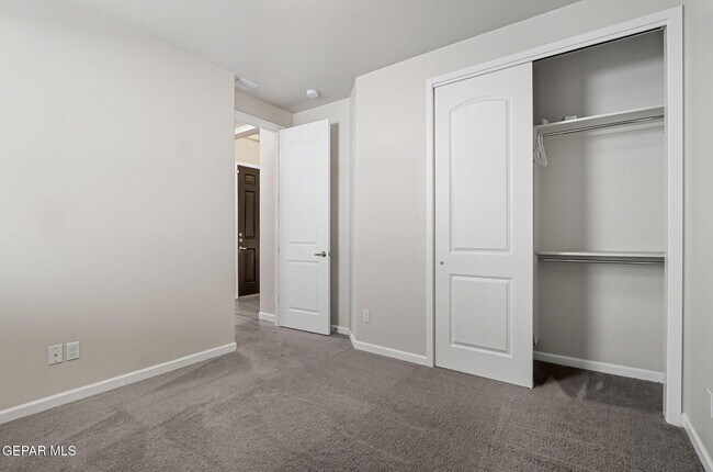 Building Photo - 533 Twilight Dr
