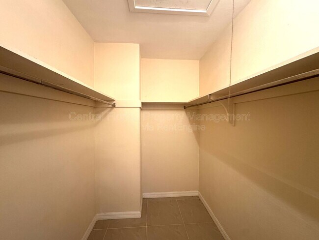 Building Photo - 612 Martin Ave