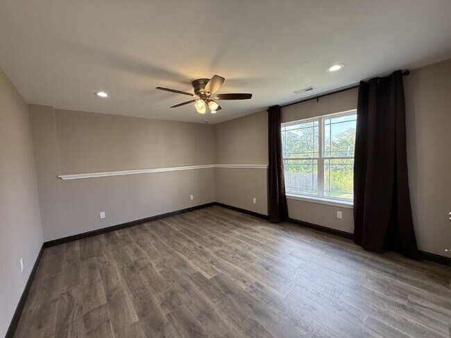 Building Photo - 4BR Basement Home