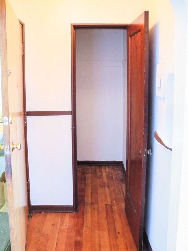 Building Photo - 6209 1/2 15th Ave NW-304