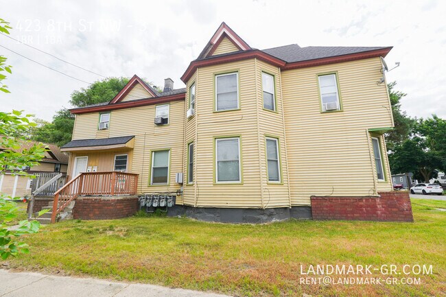 Building Photo - 423 8th St NW