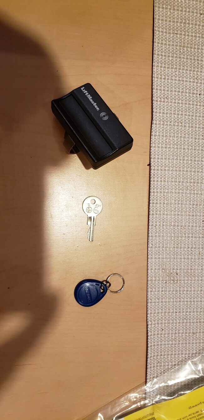 Building Photo - 315 St Nicholas Trail