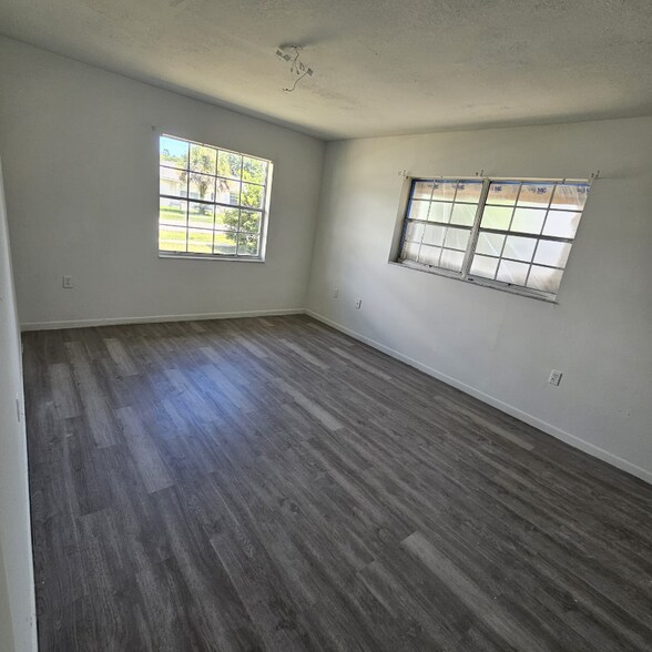 Building Photo - 15300 SW 43rd Terrace Rd