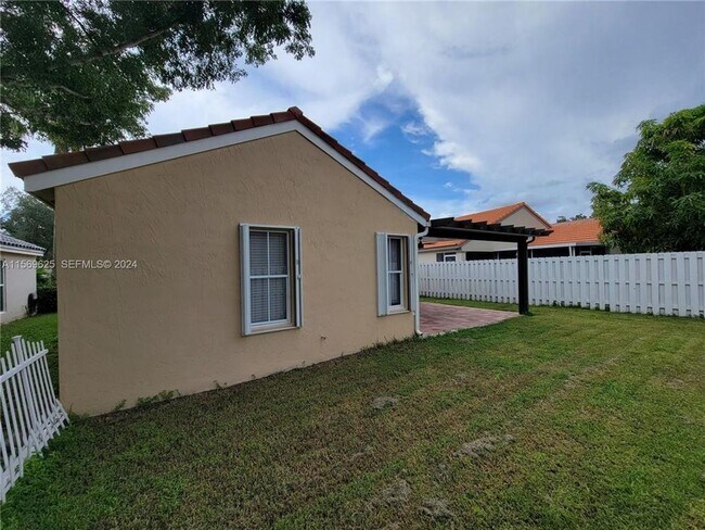 Building Photo - 928 Falling Water Rd