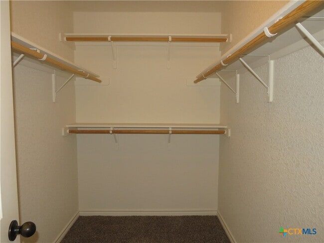 Building Photo - 2604 Hector Dr