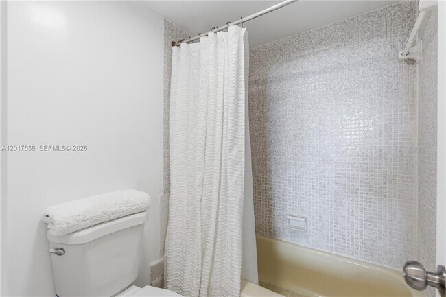 Building Photo - 1351 NE Miami Gardens Dr