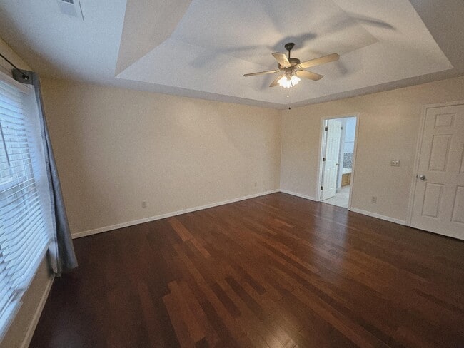 Building Photo - 208 E Bend Ct