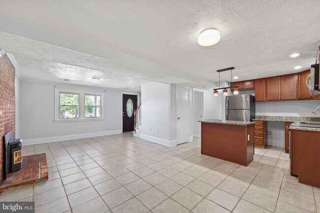 Building Photo - 13724 Lynhurst Dr