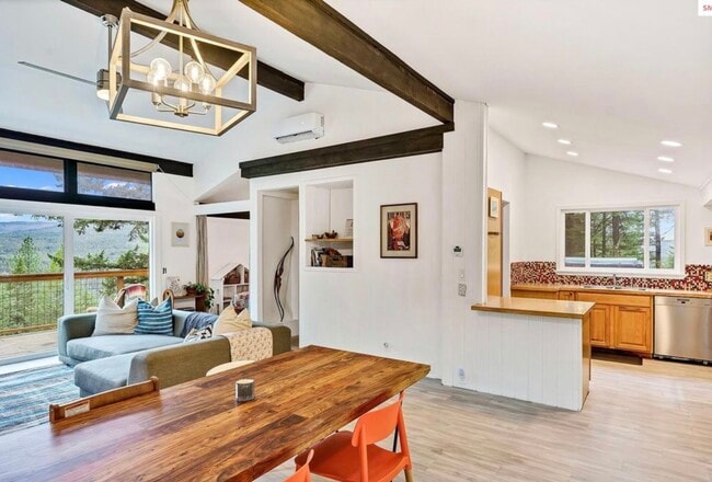 Building Photo - 275 Kelley Creek Rd