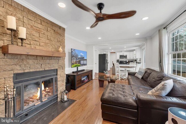 Building Photo - 8271 Raindrop Way