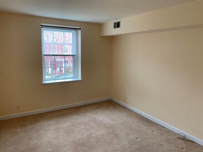 Building Photo - 3007 S Buchanan St