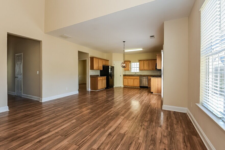 Building Photo - 110 Cessna Dr