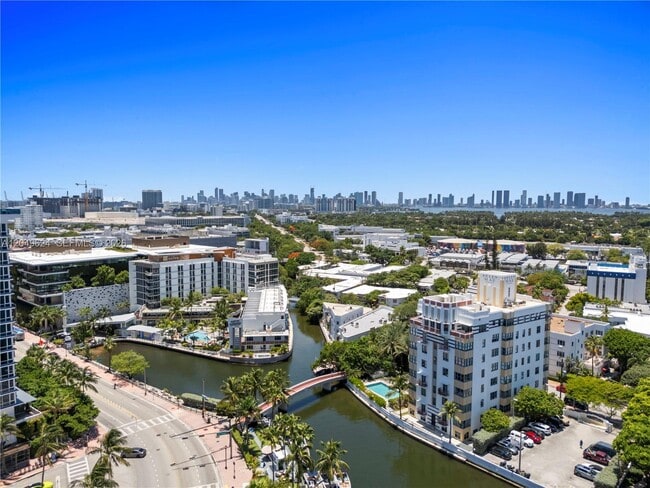 Building Photo - 2457 Collins Ave