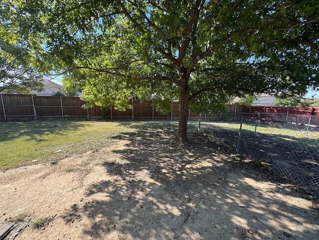 Building Photo - 9205 Lenox Dr