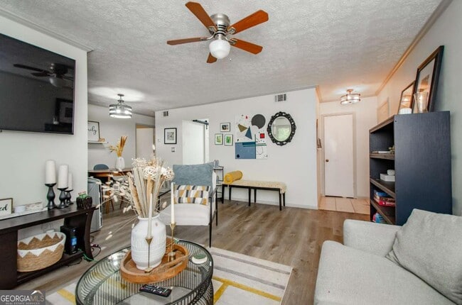 Building Photo - 5157 Roswell Rd