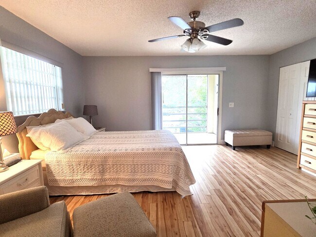 Building Photo - Over 55 Community! Adorable Furnished One Bedroom in Vista Gardens