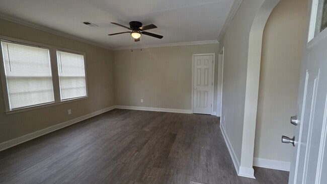 Building Photo - 3811 Vernon Ave