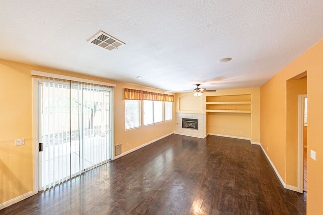 Building Photo - Beautiful 4-bedroom home located in Henderson
