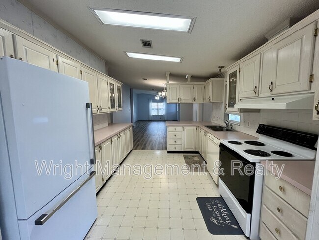 Building Photo - 10614 Hayden Ave