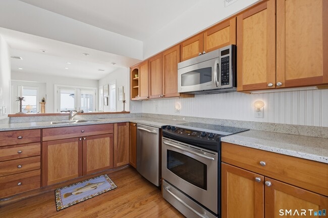 Building Photo - 2 Miller St