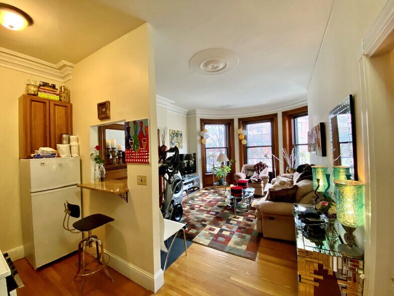 Building Photo - 510 Beacon St