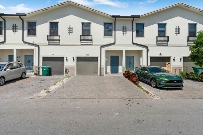 Building Photo - 1150 SW 6th Ave