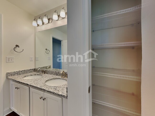 Building Photo - 175 River Hwy