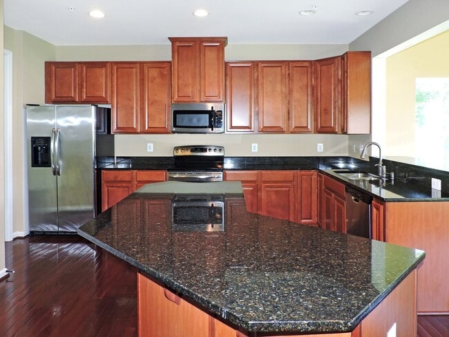 Building Photo - 9166 Beechdale Ct