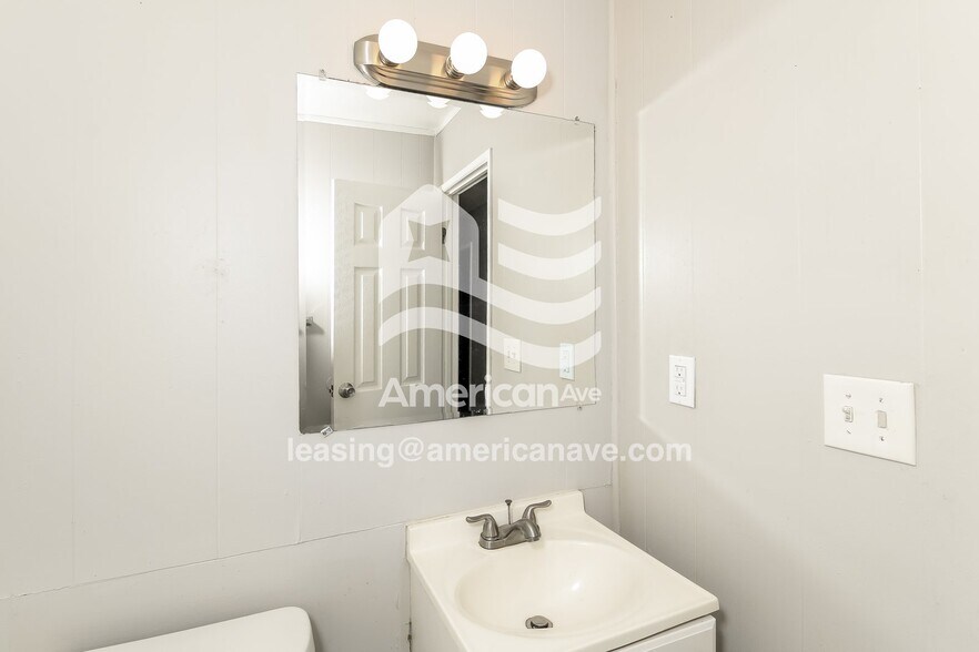 Building Photo - 2701 Welland St