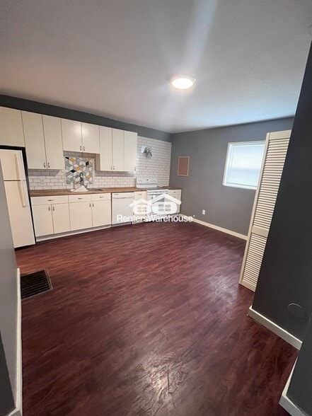 Primary Photo - 341 19th Ave NE