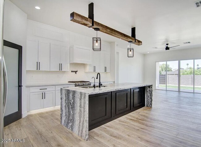 Building Photo - 7748 N 13th Pl