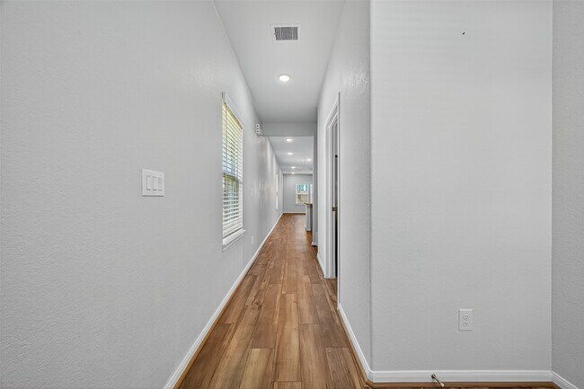 Building Photo - 8304 Bristlecone Pne Wy