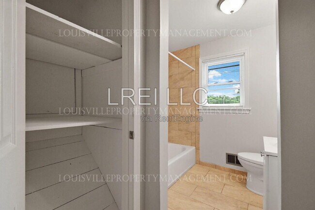 Building Photo - 4007 Blossomwood Dr
