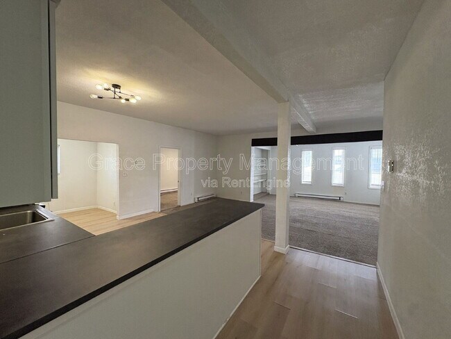 Building Photo - 635 Cedar St