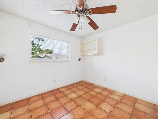 Building Photo - 803 W 28th St