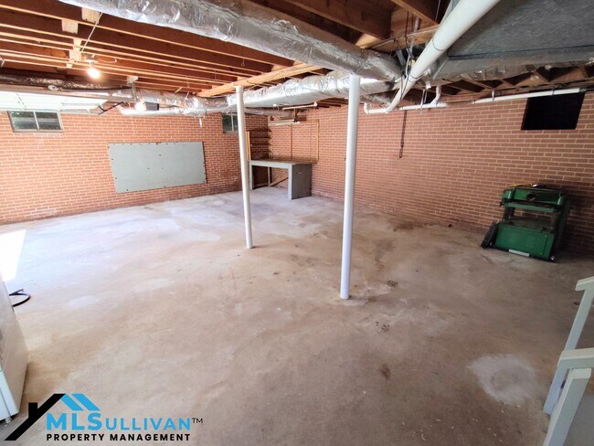 Building Photo - 101 W Roosevelt St