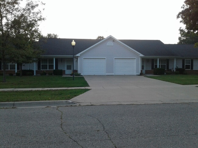 Building Photo - Hampton Pointe