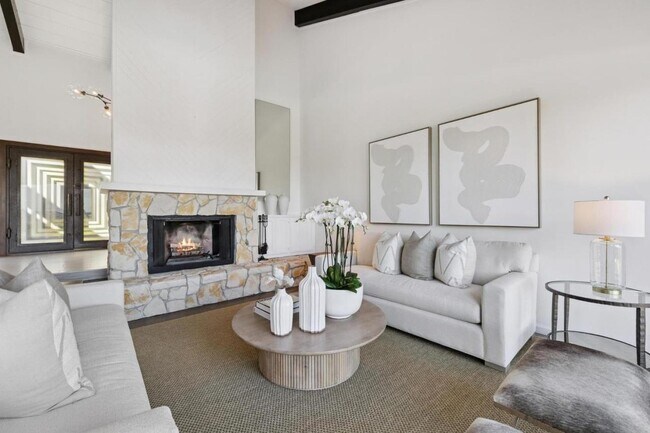 Building Photo - 6 Friars Ln