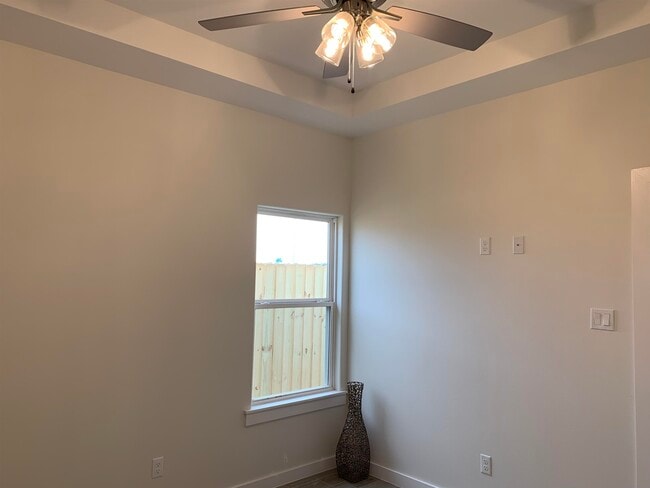 Building Photo - 1409 Los Estribos Dr
