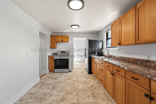 Building Photo - 1327 E Walton Ave
