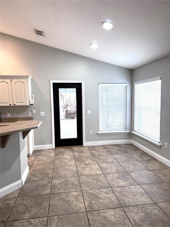 Building Photo - 2616 Hickory View Loop