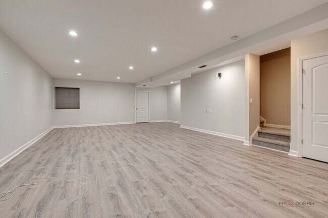 Building Photo - 2460 Violet St