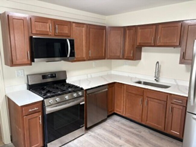 Building Photo - 300 Northwestern Pkwy