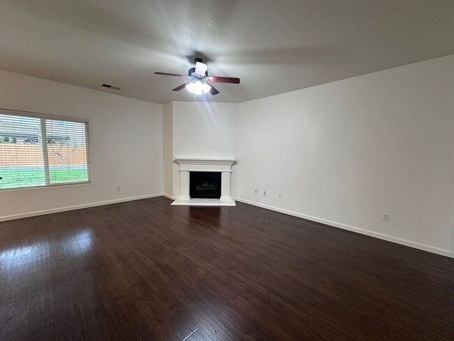 Building Photo - SW Visalia Home coming soon!!