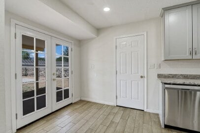 Building Photo - Single story corner home features 3 beds, 2 bathrooms