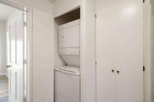 Building Photo - Pendegast House-ADU