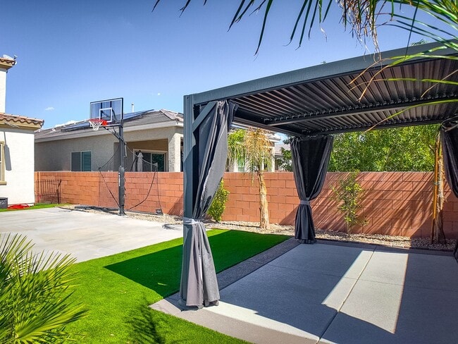 Building Photo - Exquisite Luxury Rental in Prestigious Gated Tule Springs Community