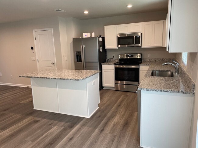 Building Photo - B1644