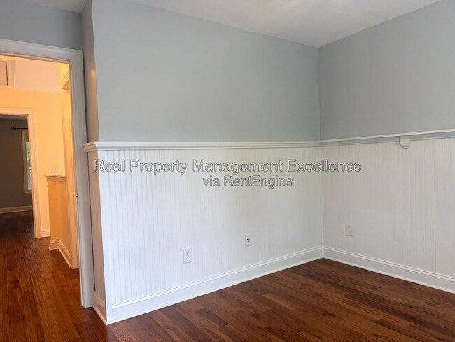Building Photo - 305 Holly Thorn Trace