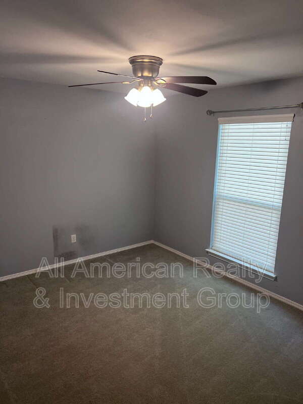Building Photo - 989 Claeven Cir